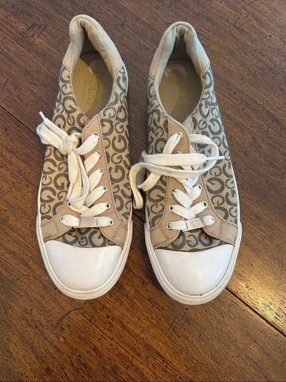 GBG Los Angeles by. Guess Beige Monogram Low-Top Sneakers Sz 9